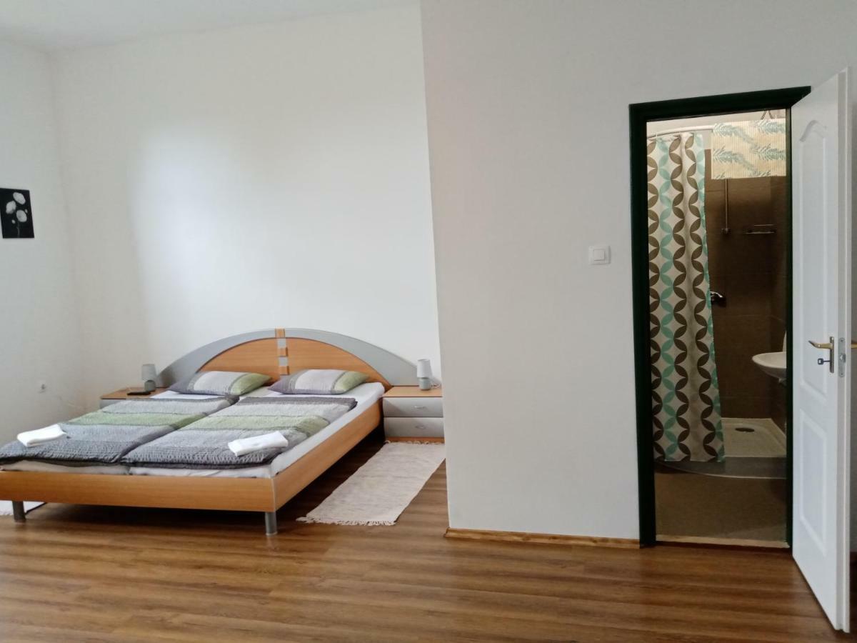 Vendektanya Vendeghaz Hotel Tapolca Luaran gambar